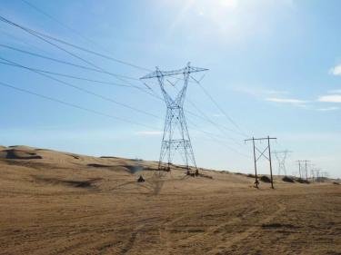 Powerlink tower dwarfs off-roader